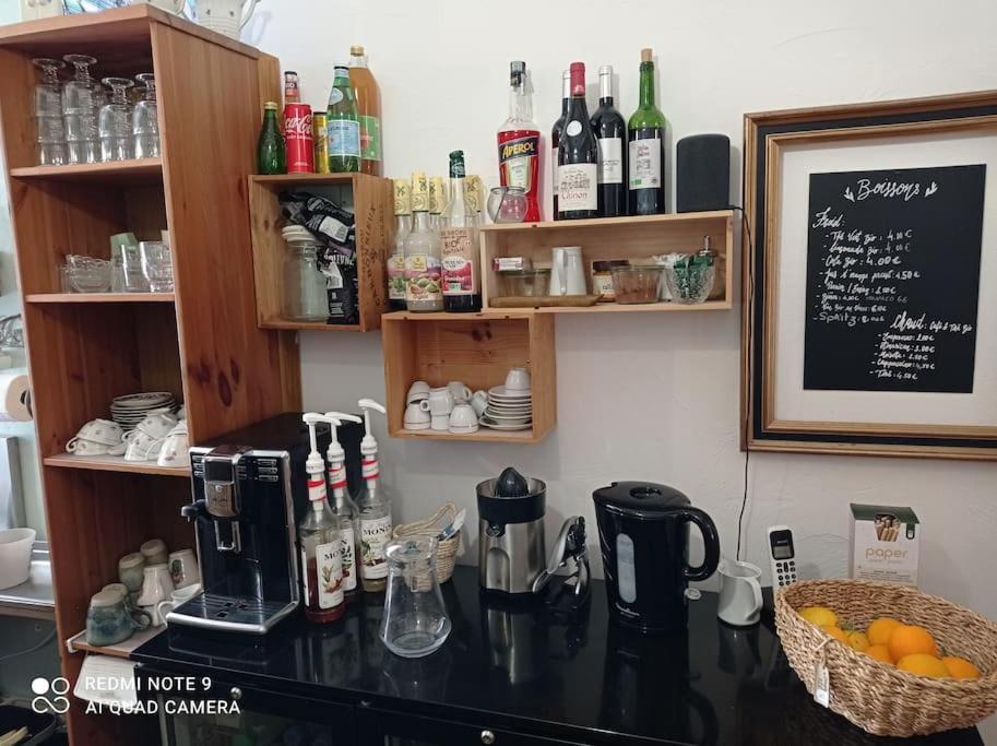 Chambre Atypique Dans Cafe Healthy Saint-Paul-de-Vence Exterior foto
